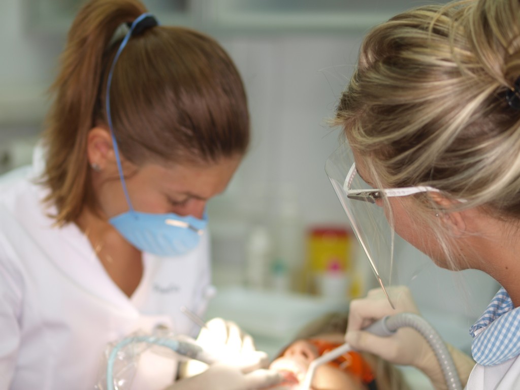 Conoce quiénes formamos parte de la clínica dental Guallar Román en Zaragoza